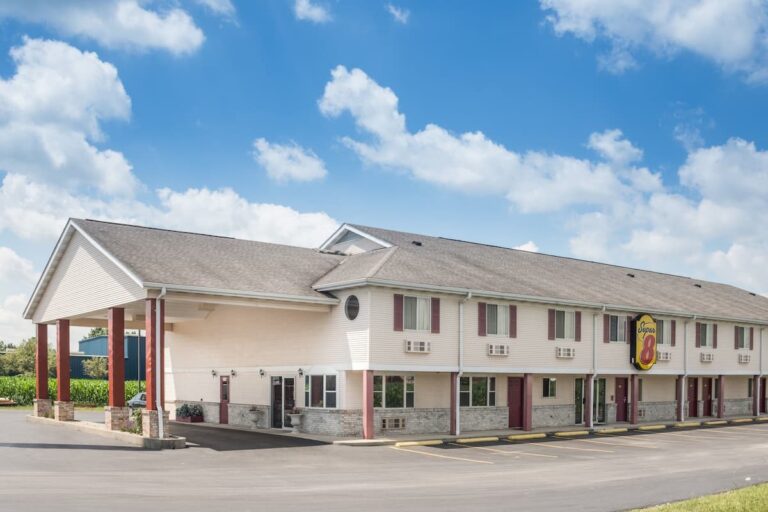 Super 8 Motel Wapakoneta